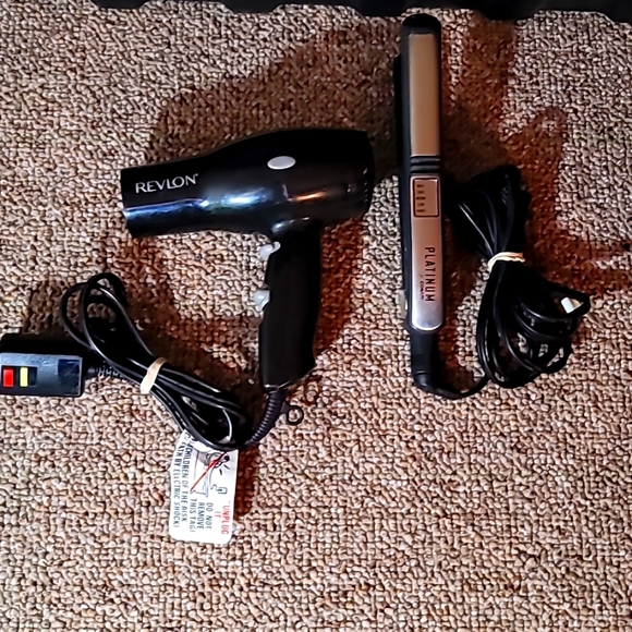 Gently loved Revlon hair dryer and Conair Platinum Flat Iron / Straightener Deal - Picture 1 of 13